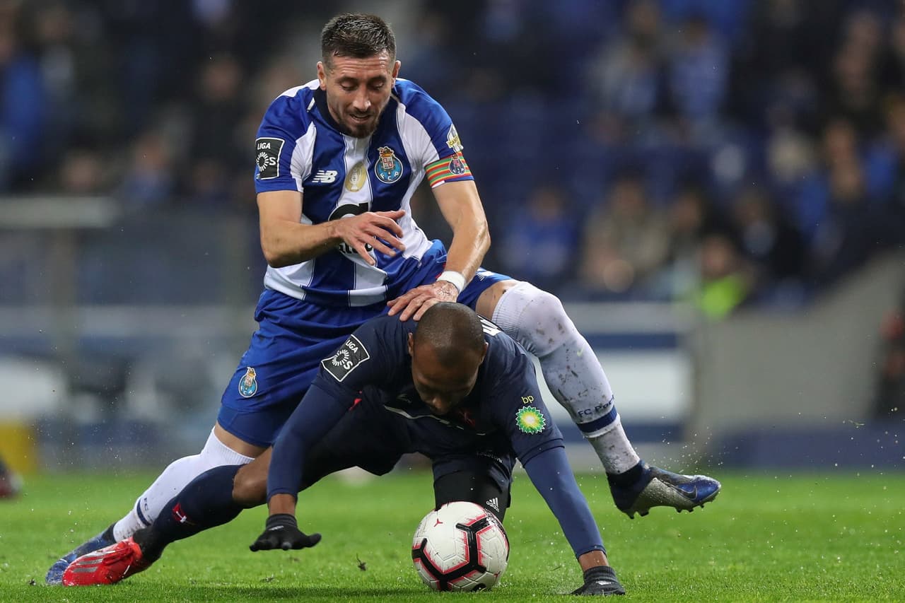 En fotos: Porto supera 3-0 al Belenenses con participación de Herrera y Corona