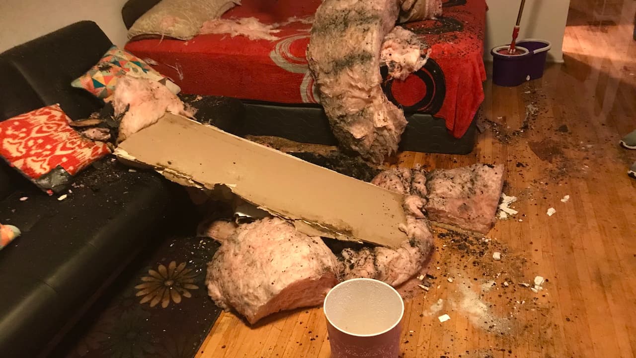 El encargado vive en el edificio, los afectados dicen que le tocaron, abrió, los escucho, dijo que no podía hacer nada y les cerro la puerta.