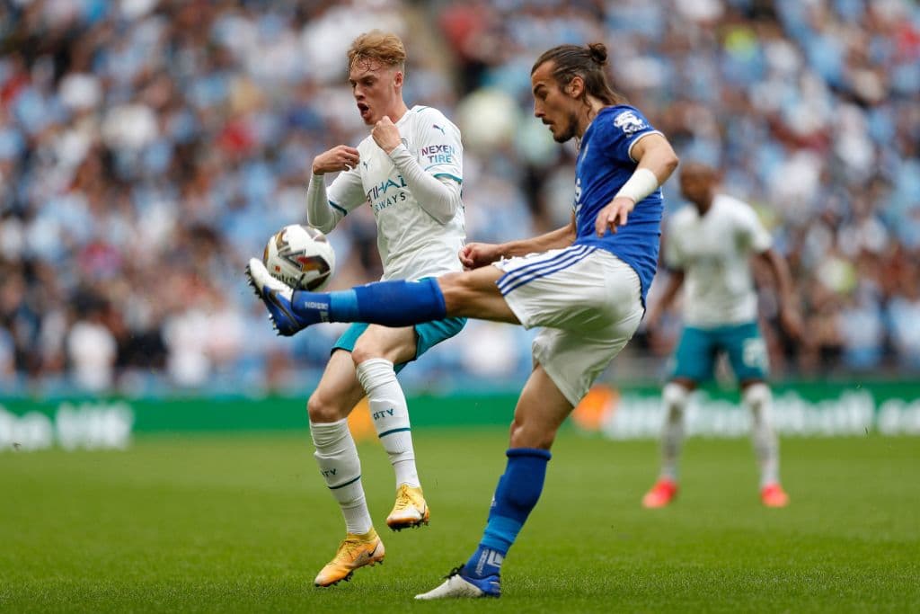 Nathan Aké comete un rídiculo penal al inuto 87 y Kelechi Iheanacho no perdona desde los one pasos y el Leicester vence 1-0 a al Manchester City.