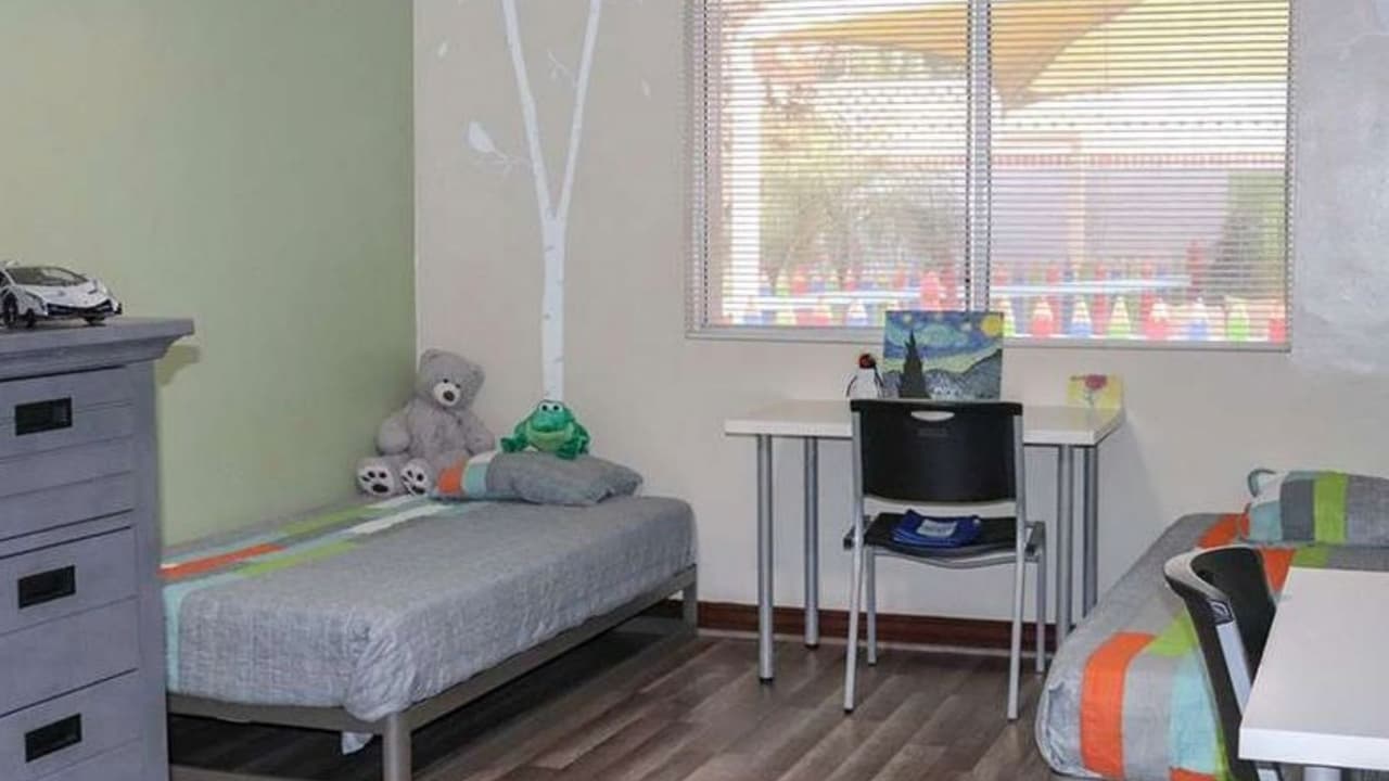 Así es como luce uno de los dormitorios de los refugios.