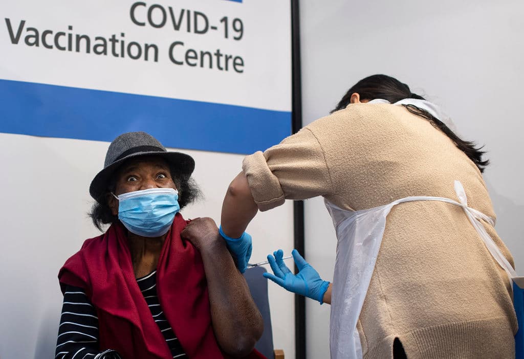 A los vacunados se les colocará un recordatorio en sus teléfonos celulares para recordarles de su segunda dosis.
<br>
<br>