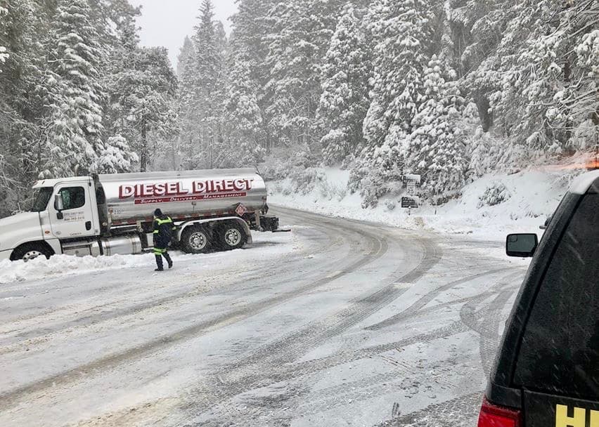 Vista de la carretera 168, área montañosa del condado de Fresno