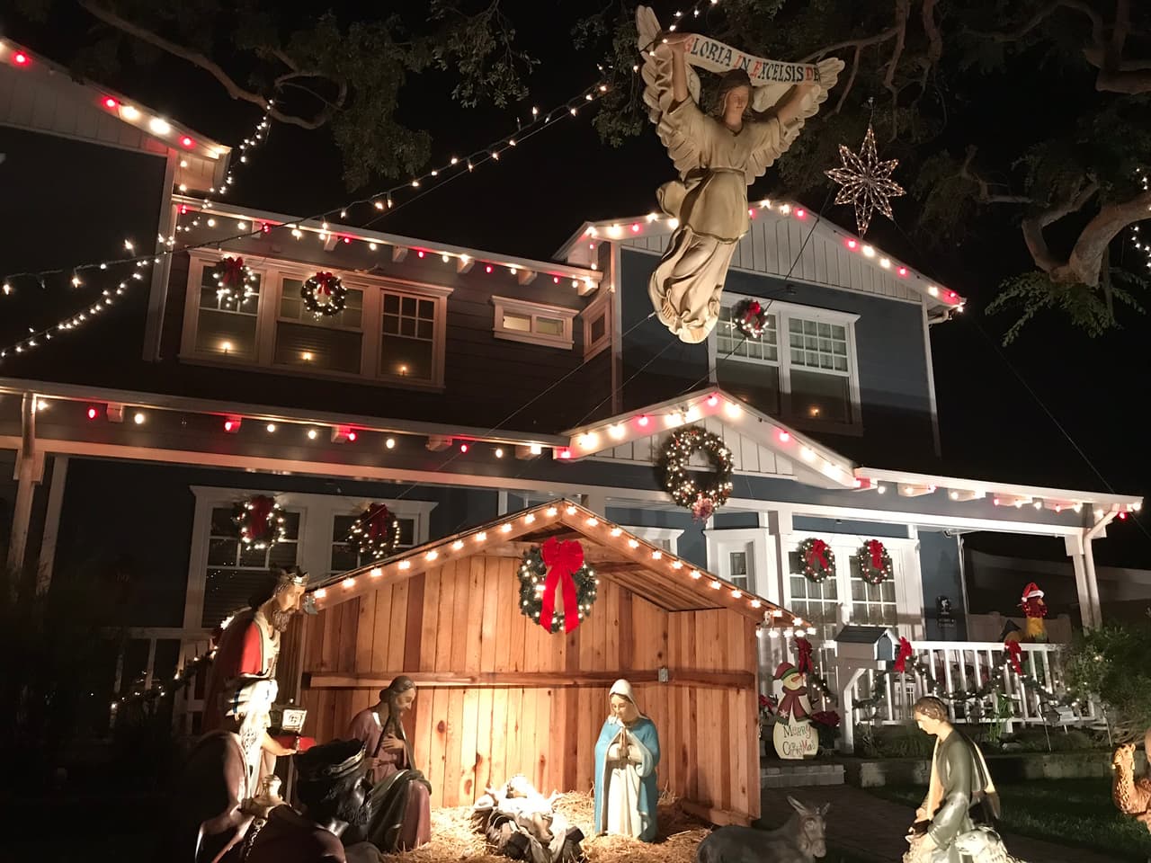 El ambiente es muy familiar y los pequeños de la casa le agradecerán el buen rato. Donde no solo se divertirán sino que conocerán un poco más de las tradiciones de la temporada.