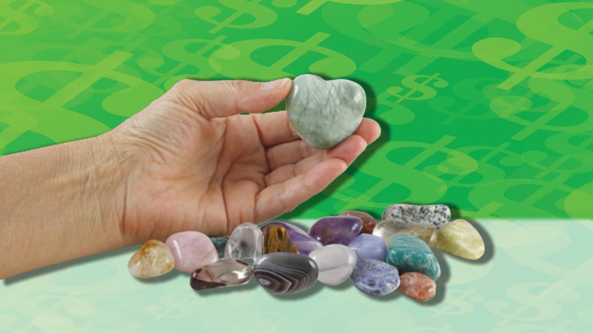 Actualmente, las piedras, los cuarzos y los minerales han tenido un protagonismo significante, históricamente han sido utilizadas para muchos propósitos, incluso hasta para atraer la buena suerte en cuanto a fortuna se refiere.
<br>