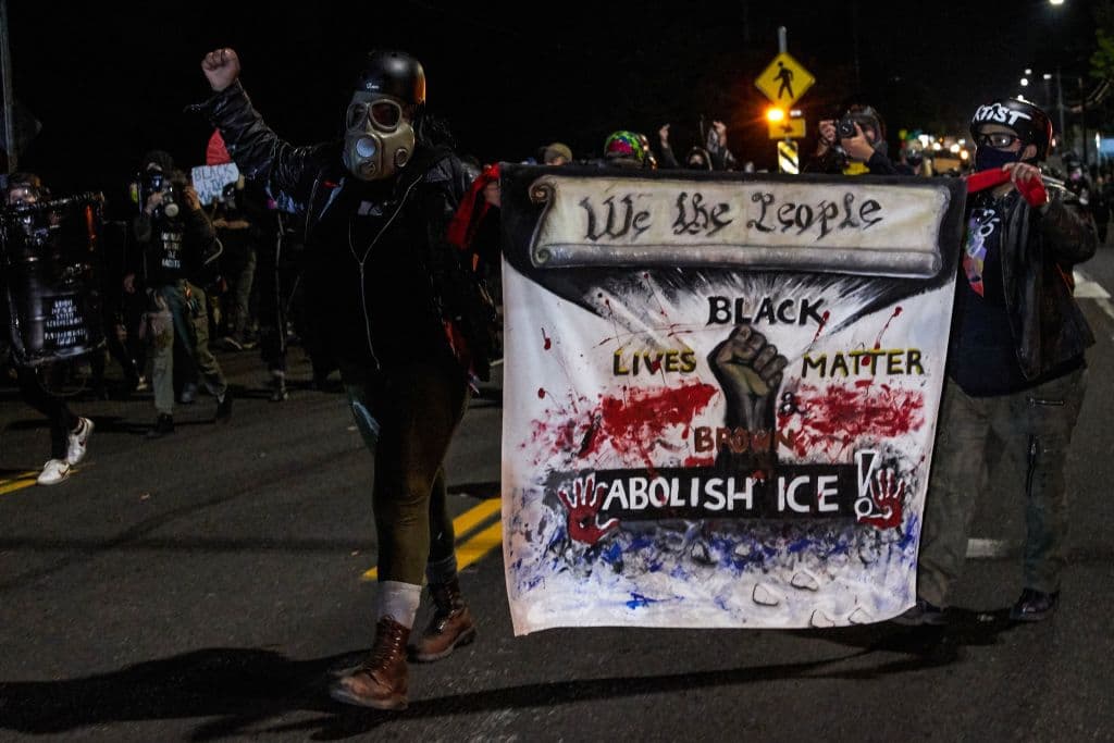 "Era la 100ª manifestación de Black Lives Matter en Portland desde la muerte de George Floyd y querían impedir que nos manifestáramos", dijo a la AFP Kay, una joven de 20 años con los ojos enrojecidos por el gas.
