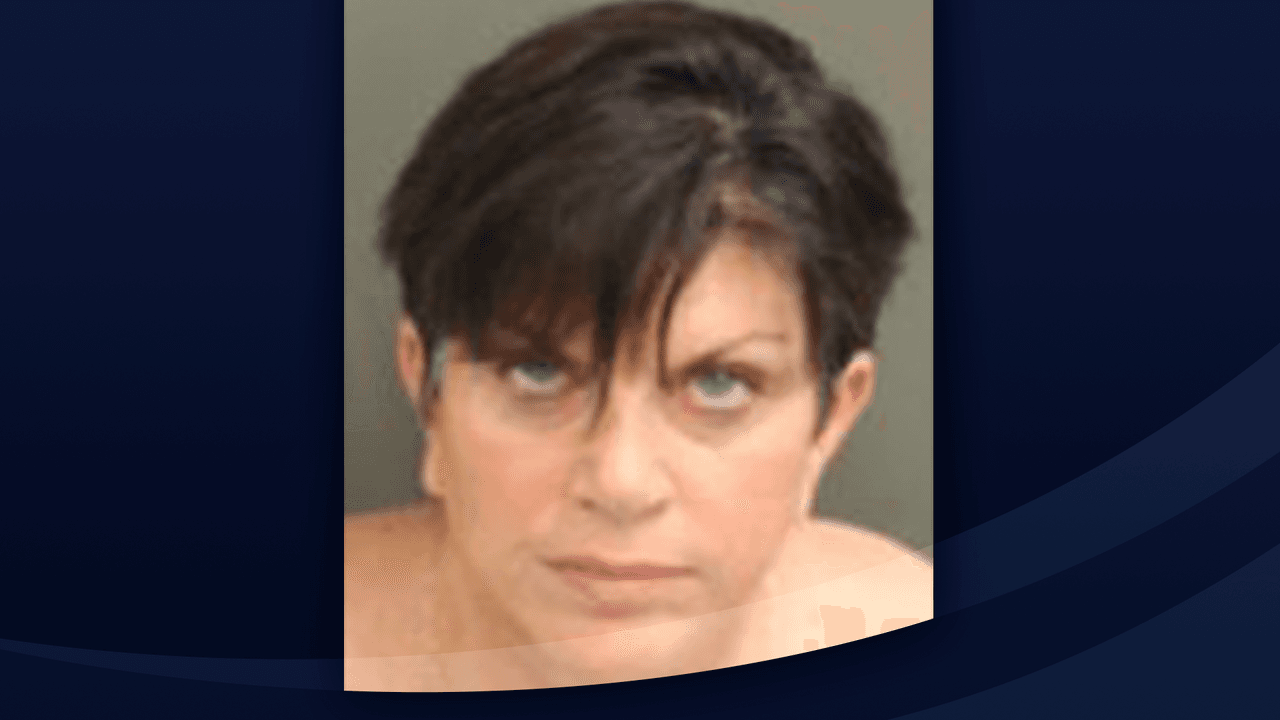 Lisa Jo Dykes, de 57 años,
<a href="https://www.univision.com/local/dallas-kuvn/las-dos-acusadas-de-matar-a-marisela-botello-ya-estan-tras-las-rejas-en-dallas-video">fue ingresada a la Cárcel del Condado Dallas</a> el pasado miércoles 14 de abril tras ser extraditada de Florida.
<br>