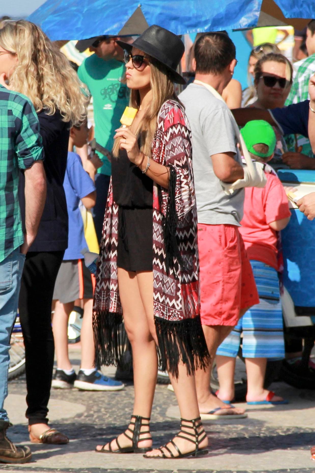 Disfrutando un refrescante snack.