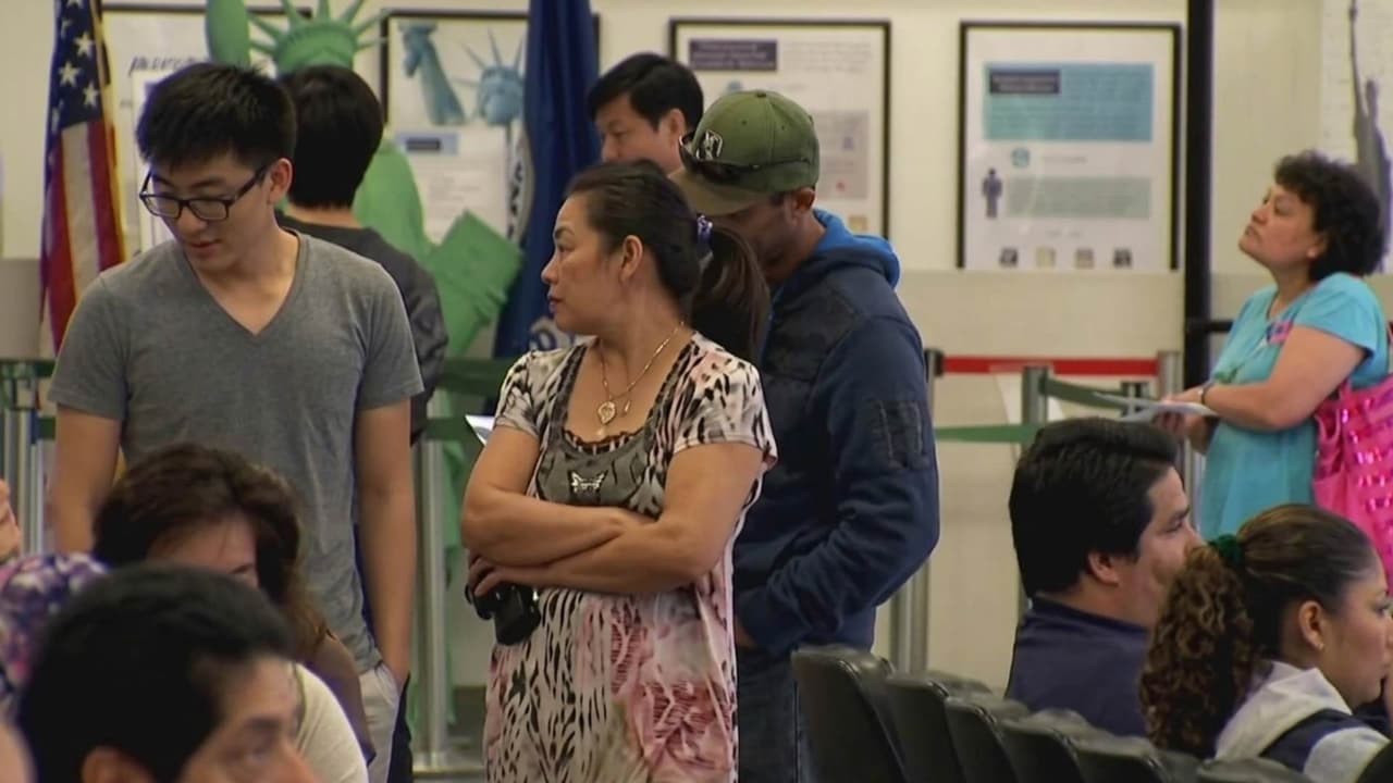 Hablemos de Inmigración | Gobierno aumenta 400% la tarifa para suspender deportaciones