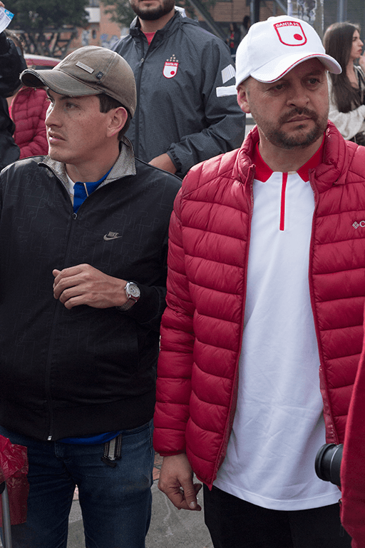 José Richard (izquierda) y César (derecha) son amigos inseparables desde hace dos años. Aquí, esperando para entrar al estadio.