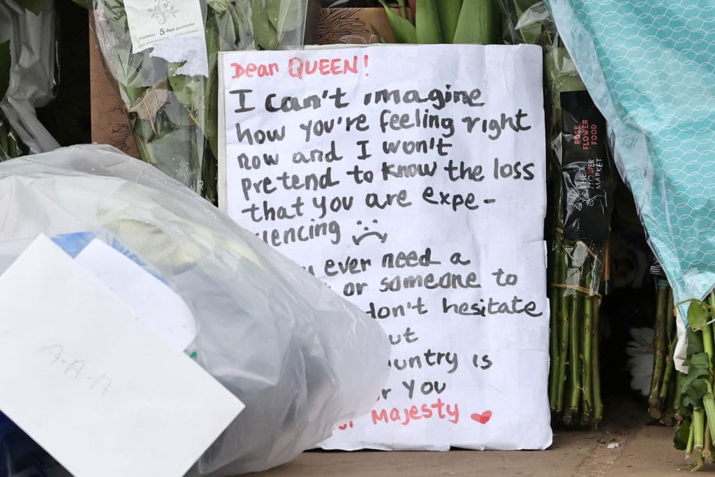 Tras la muerte del príncipe Felipe, miembros de la Familia Real han visitado a la reina en el Castillo de Windsor para darle su apoyo tras perder a quien fuera su compañero durante 73 años.
