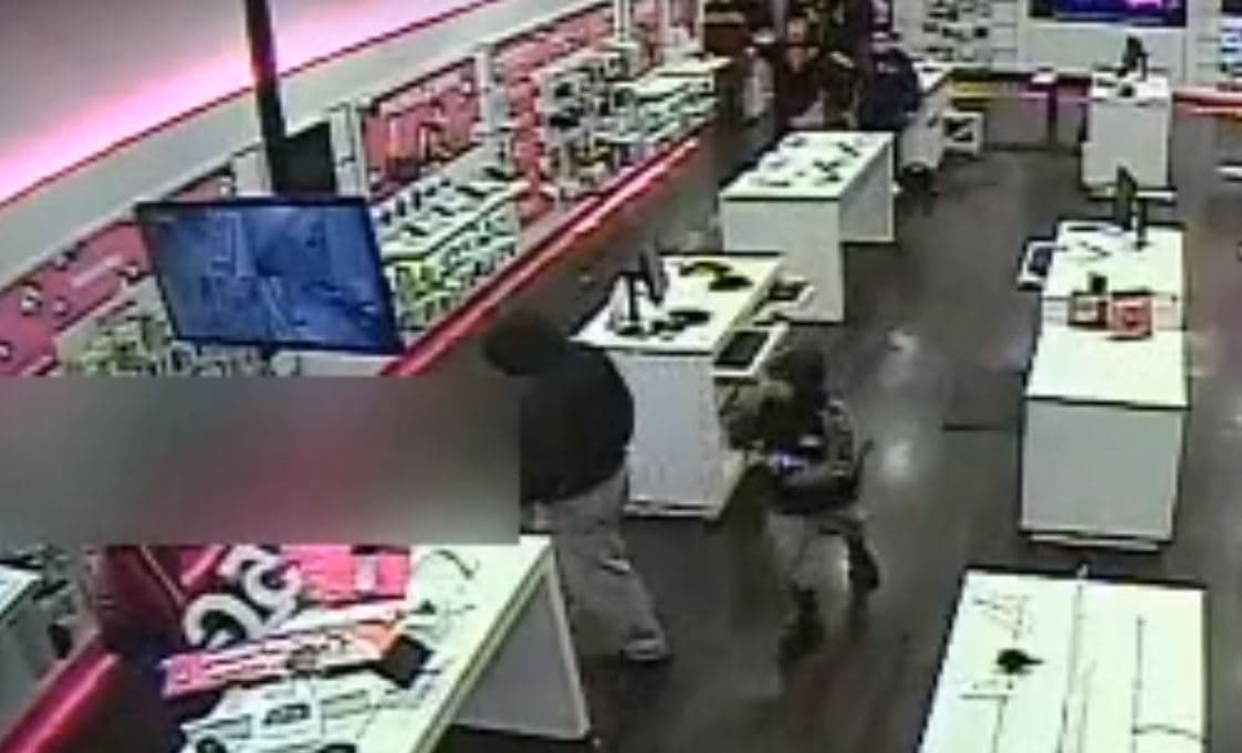 Múltiples arrestos tras serie de robos de celulares en tiendas del sur de California