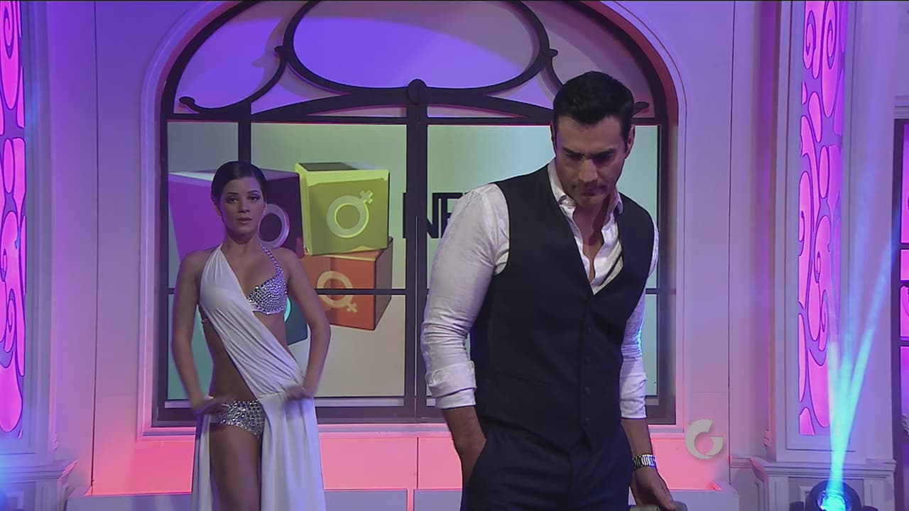 Una bella bailarina lo acompañó en su interpretación.