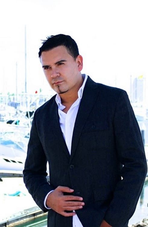 Claudio Alcaráz está nominado como Artista o Grupo Revelación. Esta vez, compite por ser el mejor.