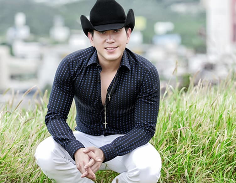 El Bebeto quiere ser el Solista Masculino del Año, ¿ganará? No te pierdas la transmisión.