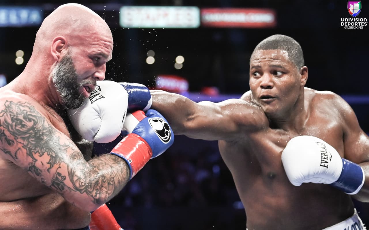 Luis 'King Kong' Ortiz dominó de principio a fin a Travis Kauffman, quien terminó noqueado en el décimo round. El cubano mencionó tras su victoria que quiere la revancha con Wilder.
