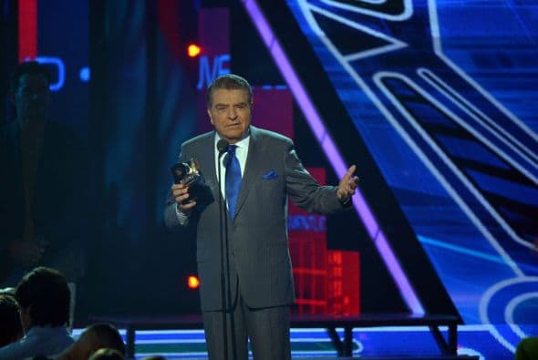 HOMENAJE A DON FRANCISCO EN PJ. Un momento memorable si vivió en la edición 2015 de los Premios Juventud, cuando se le rindió un homenaje a Don Francisco.