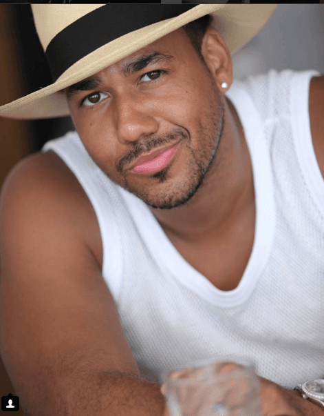 El cantante de bachata publicó una imagen en sus redes sociales que causó diversas especulaciones acerca de su sexualidad.