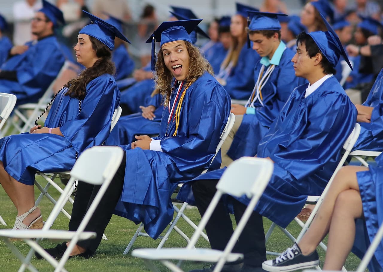 La lista de talentos del hijo latino de Arnold Schwarzenegger no acaba ahí. Por si fuera poco, estudió Administración de Negocios y tiene un segundo trabajo: es vendedor de bienes raíces en Los Ángeles, ciudad en la que reside.