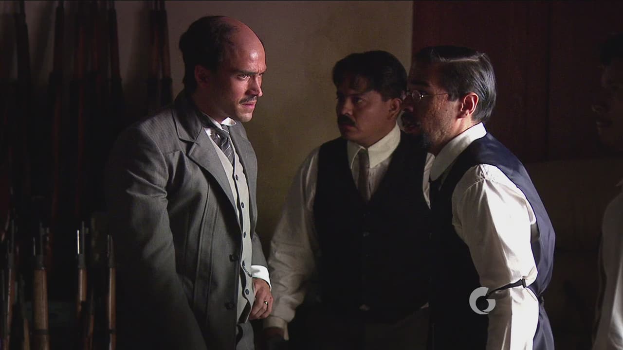 Mateo le avisa a Aquiles que el Jefe de la Policía va hacia su casa a realizar el cateo ya que alguien los delató.