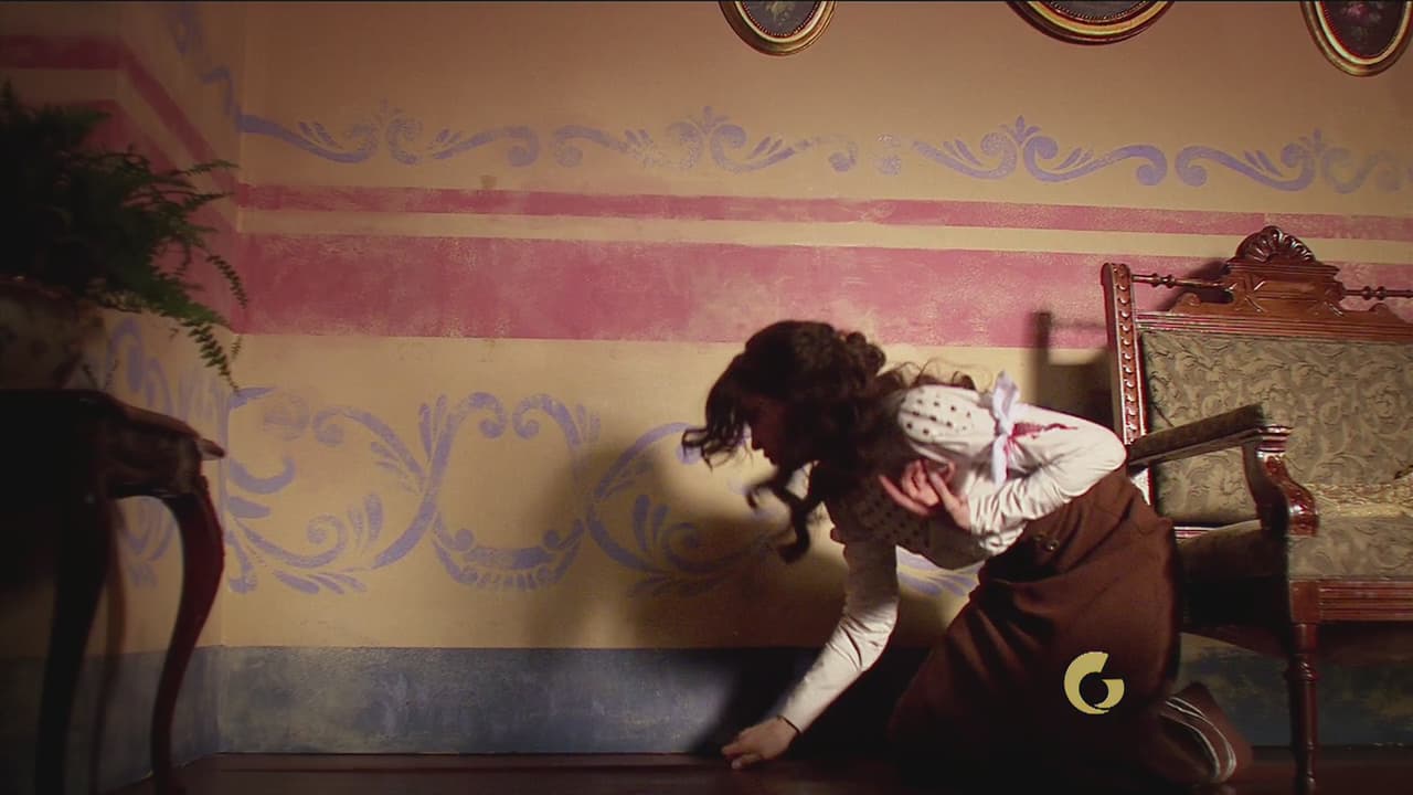 Carmen le dice que necesita salvarse, que el movimiento necesita un líder y si él muere de nada sirvirá todo lo que han hecho.