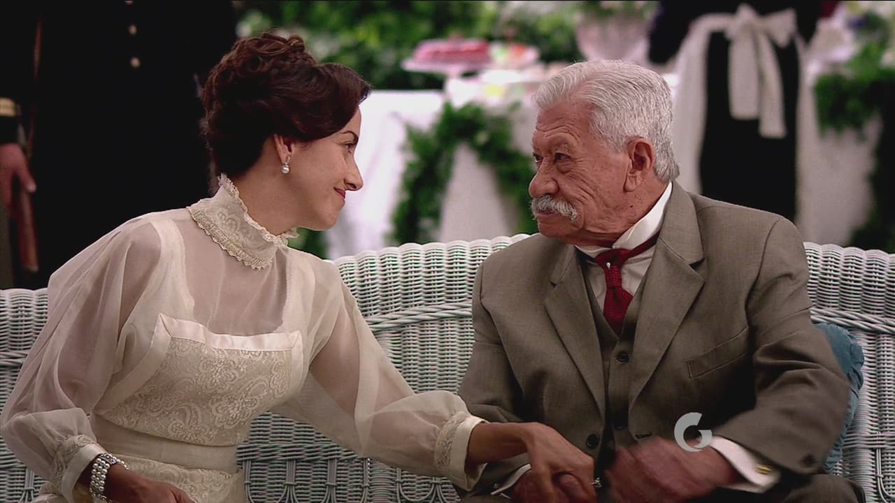 Mientras tanto, Díaz y Carmen celebran 29 años de matrimonio en el Castillo de Chapultepec.