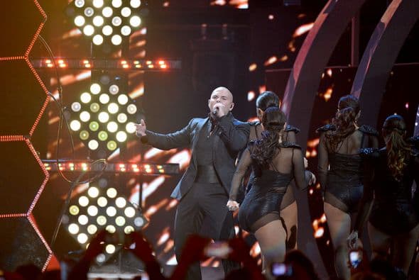 ¡Dale! Pitbull dominó el escenario.