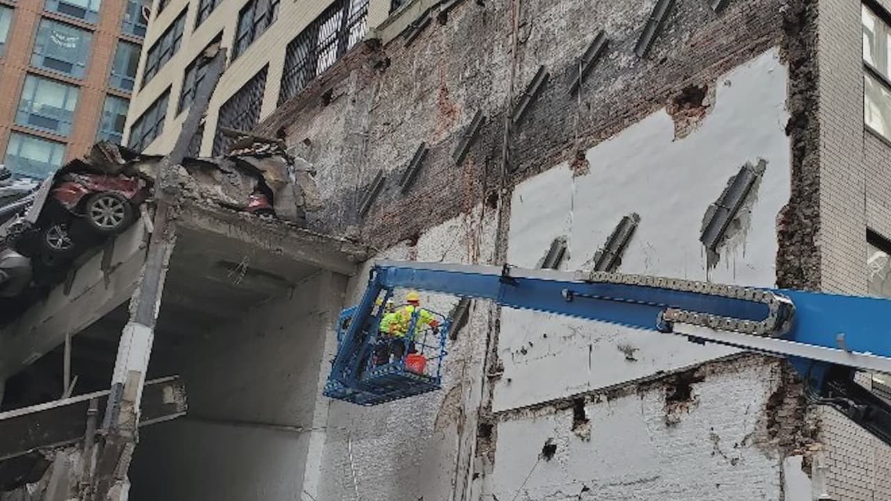 Cierran cuatro garages por inconsistencias tras colapso de estacionamiento en NYC