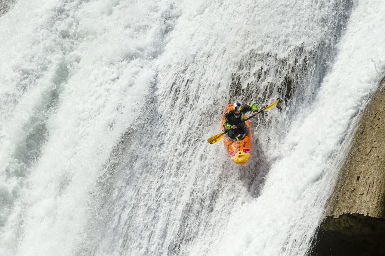 <b>Viernes 13 de noviembre de 1829</b>
<br>Miles y miles de personas se reunieron cerca del río Genesee en Nueva York, famoso por sus cascadas Genesse Falls, para presenciar el más reciente acto del "temerario" Sam Patch, quien saltaba de famosos lugares por la fama y el dinero. Tristemente, no sobrevivió.