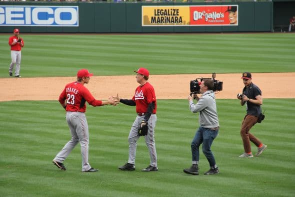 ¡El famoso comediante Will Ferrell se lució jugando con 10 equipos diferentes de la MLB  en cinco partidos del Spring Training en un solo día! Mientras los fans le hacían porras al comediante, éste les hacía bromas desde la cancha. Su hazaña fue grabada para una producción televisiva que será transmitida por HBO a finales de año.