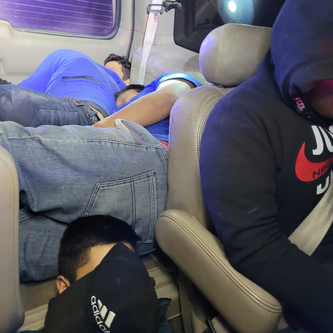 Un total de cuatro jóvenes ciudadanos estadounidenses y 22 inmigrantes fueron detenidos.