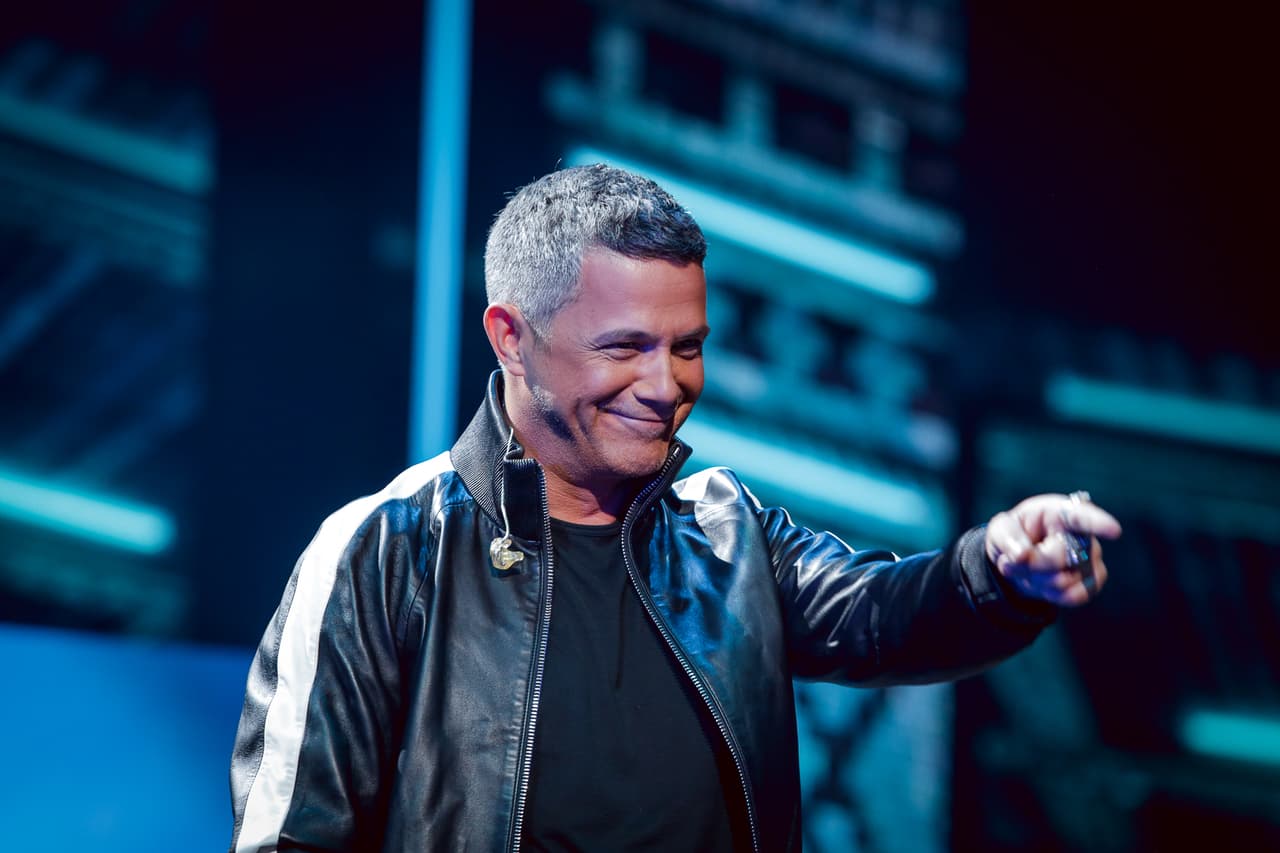Alejandro Sanz estren´ó en la tv de Estados Unidos su nuevo sencillo 'Back In the City', el cual grabó en colaboración con Nicky Jam y al concluir, 
<a href="https://www.univision.com/shows/premio-lo-nuestro">emocionó con sus palabras de aliento para Venezuela. </a>
<br>