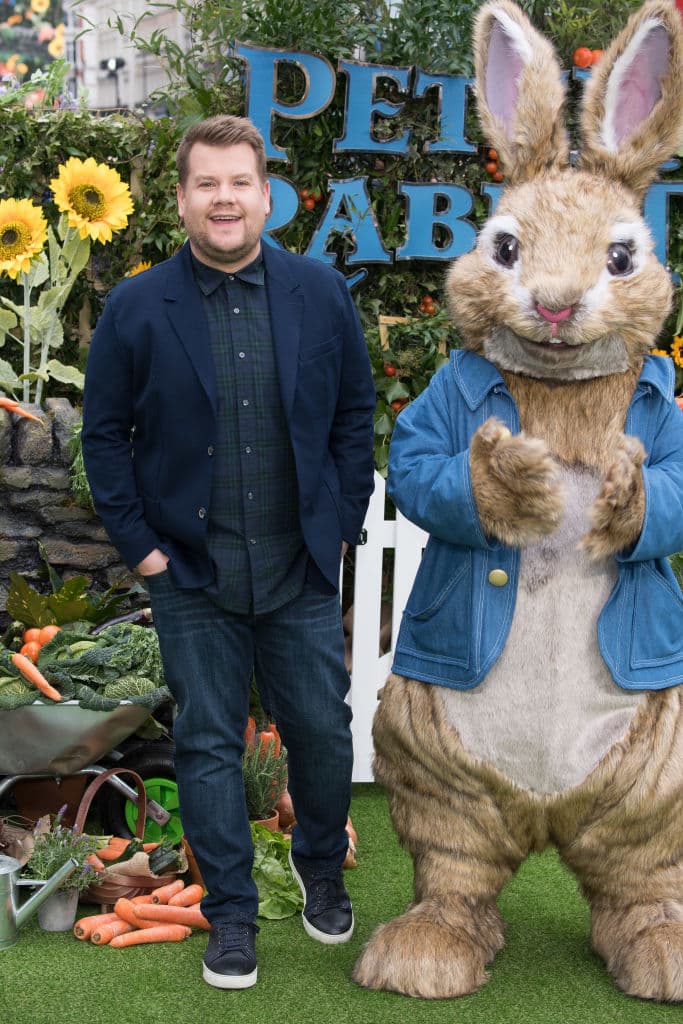 James Corden, el anfitrión del programa ‘The late, late show’ le compró al bebé real una edición limitada de las historias de Beatrix Potter (autora de 'Las aventuras de Peter Rabbit') que está valorada en $750 dólares, así lo informó la 
<a href="http://www.caras.com.mx/realeza/18/04/27/-que-regalos-ha-recibido-el-tercer-hijo-de-los-duques-de-cambrid/">revista Caras</a>.