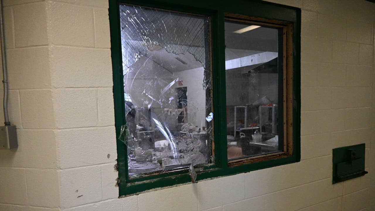 Un motín se registró en la cárcel del condado de Liberty el 27 de febrero, donde 
<b>44 reos supuestamente participaron</b>, informó la oficina del sheriff del condado. Esto fue alrededor de las 9:30 am cuando unos reos se atrincheraron y cerraron unas puertas. También quebraron vidrios.