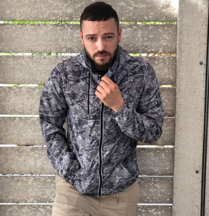 Hoy, a sus 33 años de edad, Pee Wee continúa vigente en la escena de la música y su talento y galanura es aplaudido por sus fans.