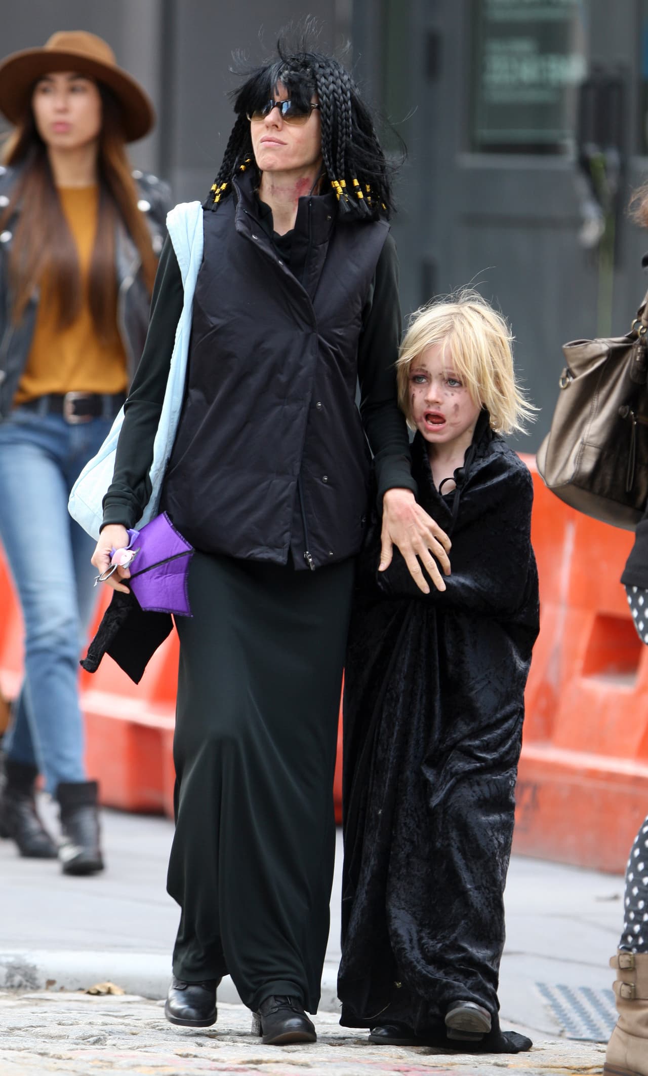 Naomi Watts y su hijo Samuel llevaban disfraces similares.