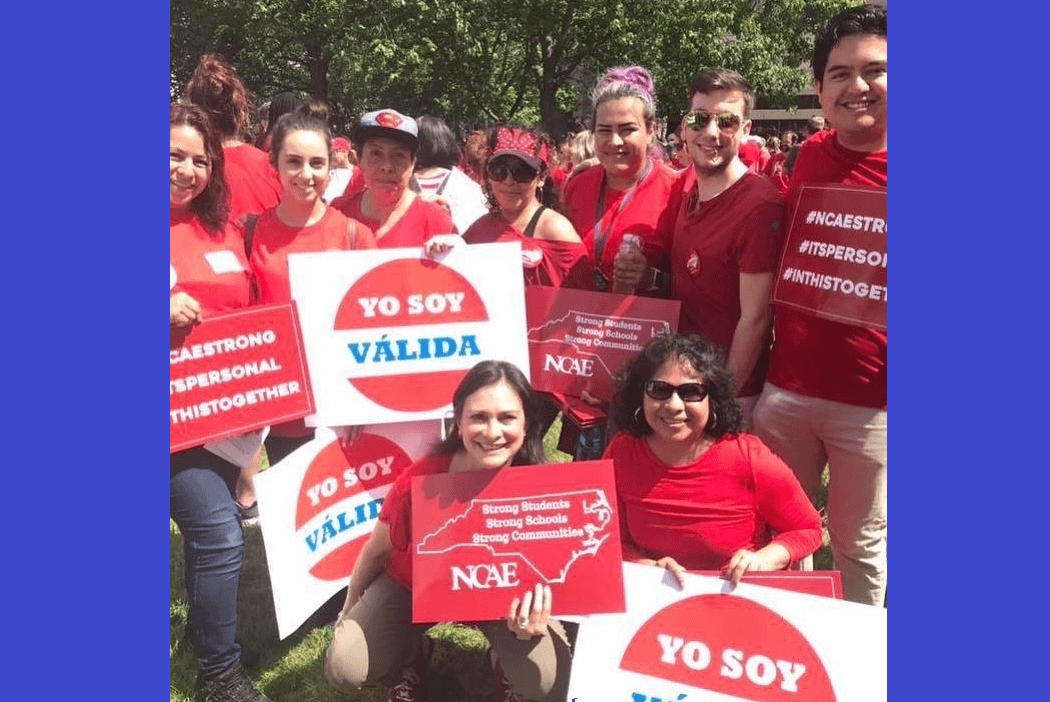 Maestros y líderes hispanos solicitan mejores condiciones de trabajo y salarios en Carolina del Norte