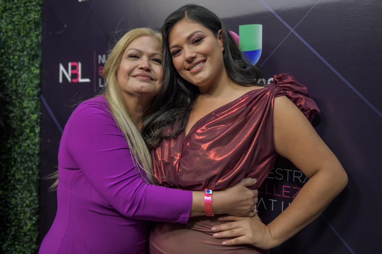 La modelo plus size recibió la noticia de que debía irse de la mansión mientras su madre la acompañaba en el estudio.