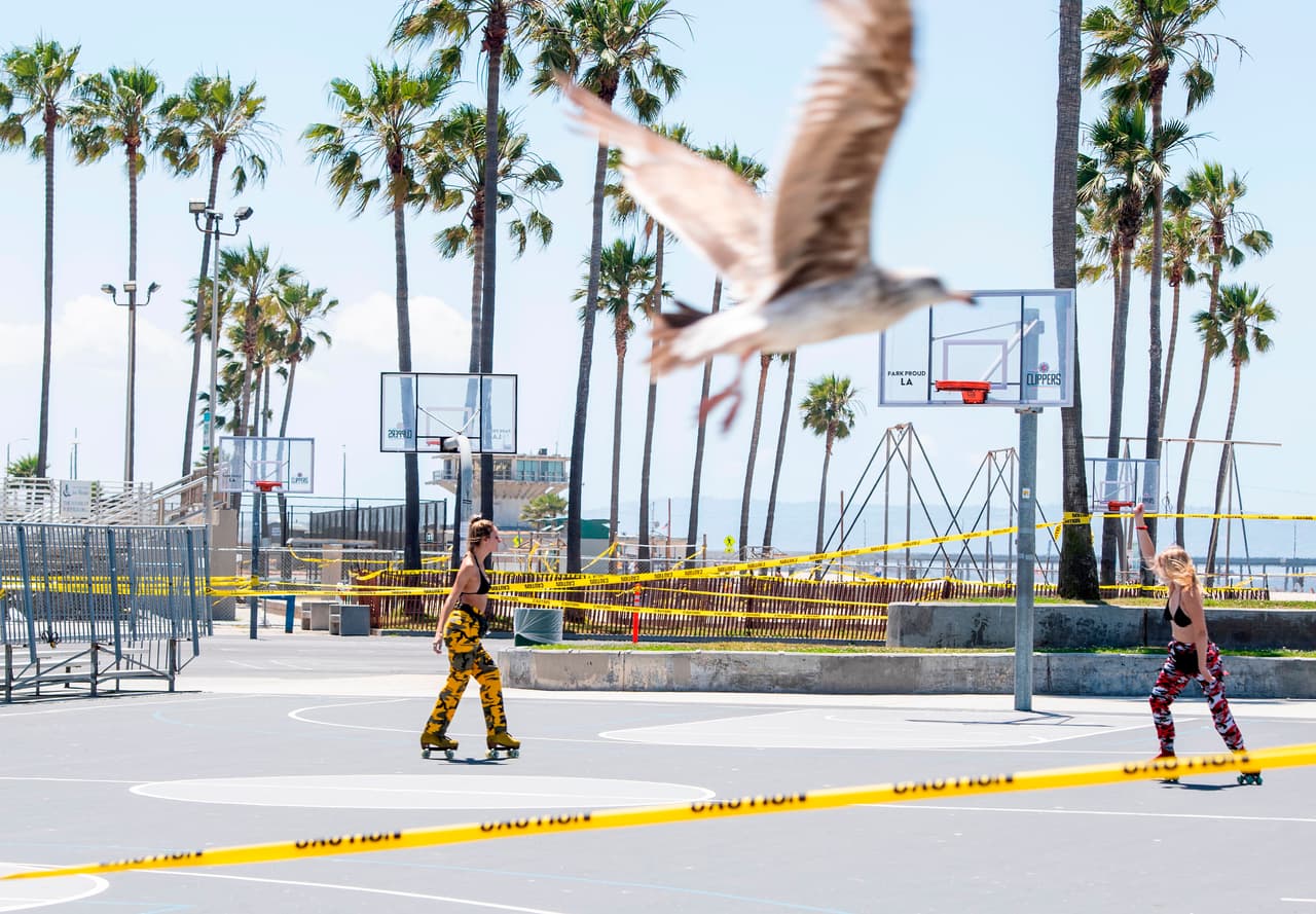 Sin embargo, este lineamiento debe seguirse al igual que el distanciamiento social, el cual requiere que las personas se encuentren a 6 pies de distancia.