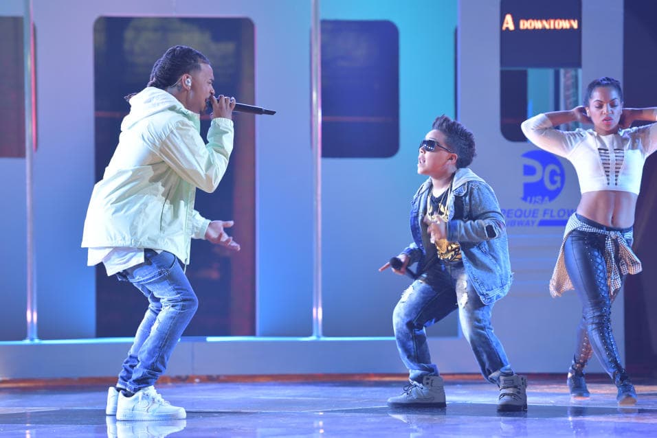 Almany cumplió un gran sueño y se presentó con Ozuna para cantar 'Dile que tú me quieres'. 
<b><a href="http://www.univision.com/shows/pequenos-gigantes/sueno-cumplido-almany-se-presento-con-ozuna-para-cantar-dile-que-tu-me-quieres-video" target="_blank">Checa el VIDEO</a></b>