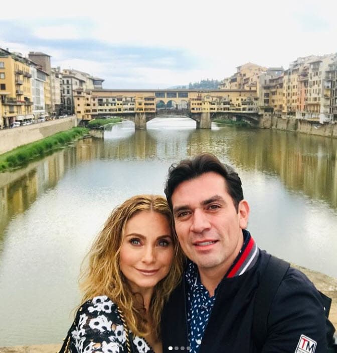 “Yo creo que él es tan protagonista que se quiso llevar mi boda, entonces le dije: ‘Me debes una boda, adorado’. Y estamos pendientes con la boda, porque la queremos hacer cuando cumplamos 10 años de casados”.
<br>