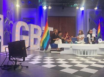 "Este programa yo se lo dedico, personalmente, a Augusto que trabajó aquí en nuestra producción, que Dios te bendiga", externó Andrade.