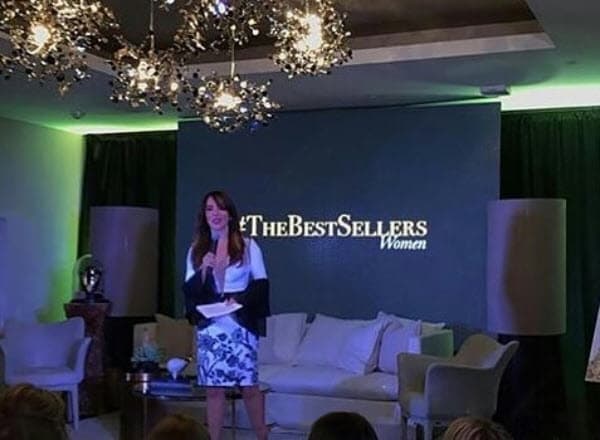 En esta ceremonia se reconocen a las mujeres que con sus historias, proyecciones y libros se han convertido en 'best-sellers' en las listas de Amazon.com, pues con su credibilidad han impactado a la comunidad.