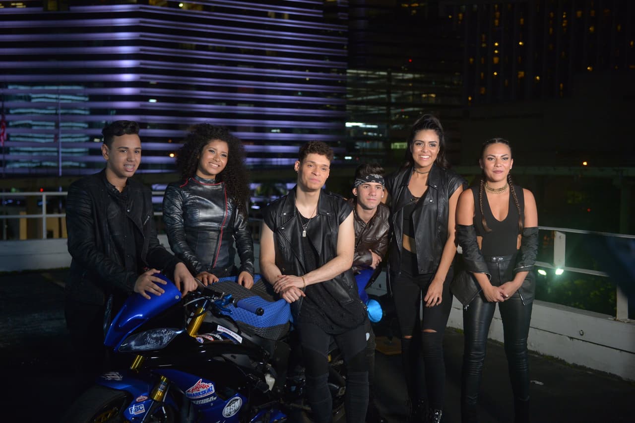 Jorge, Kevin, Garmandy, Aimeé, Megamy y April superaron los obstáculos que se presentaron en los ensayos y en la grabación del videoclip de "Rebelde". El resultado final fue un vídeo con fuerza y mucha pasión.