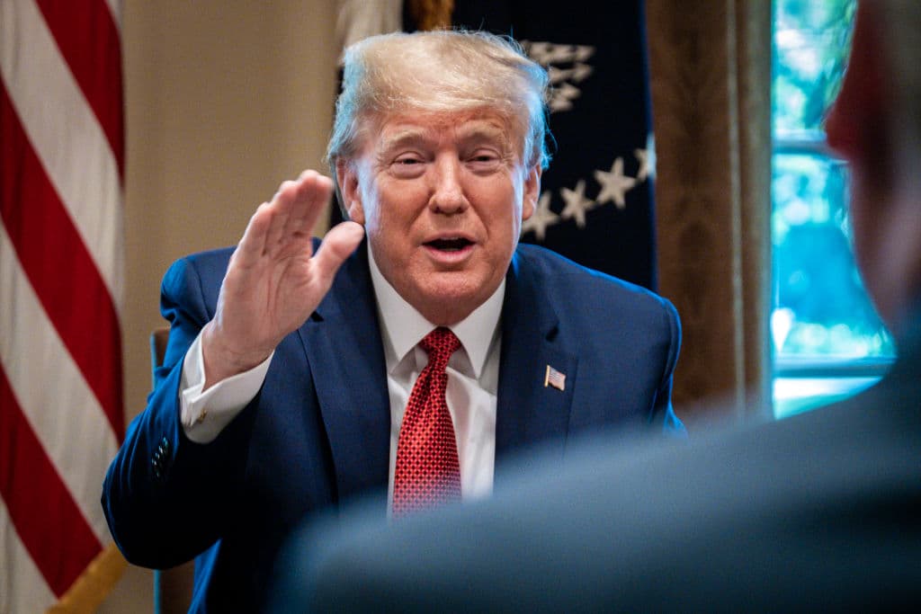 Trump insiste en la pelea política y comparte mensaje en Twitter con información falsa sobre Pelosi