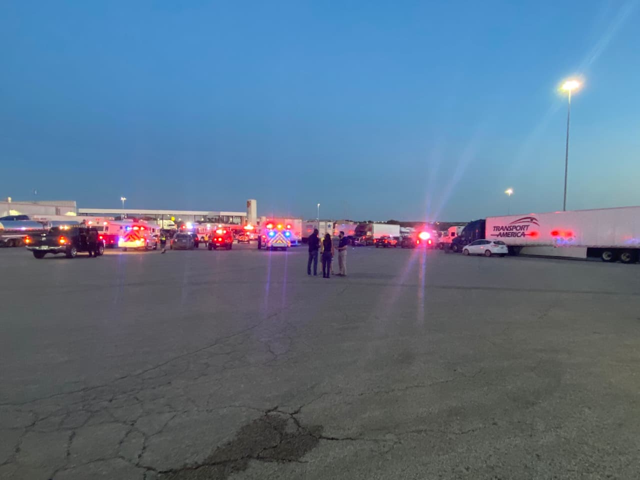 Griffin admitió ante los agentes que había llegado a un acuerdo con otra persona para recoger a los indocumentados en Laredo y transportarlos a San Antonio a cambio de una ganancia económica.
<br>
<br>Si es declarado culpable, Griffin enfrenta una pena máxima de 10 años de prisión. 
<br>
<br>En total, hay 41 indocumentados detenidos por agentes especiales de Investigaciones de Seguridad Nacional.