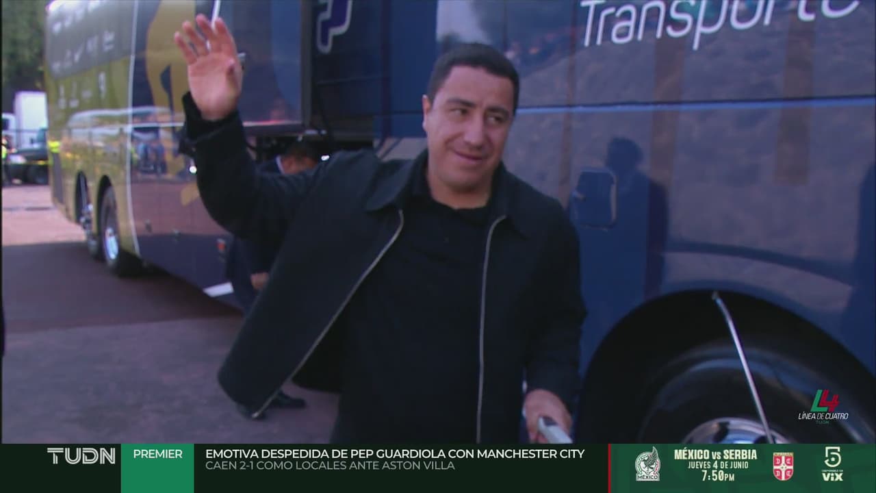 Afición de Pumas se rinde a Efraín Juárez a su llegada a CU