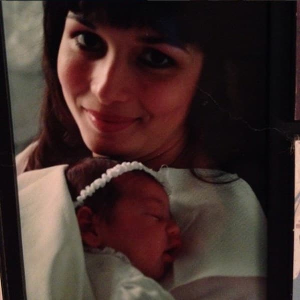 Con su hija Gabriela que nació en 1992.