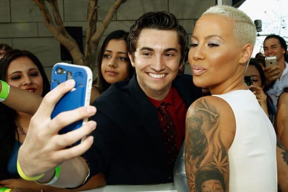 Se tomó fotos con sus fans.