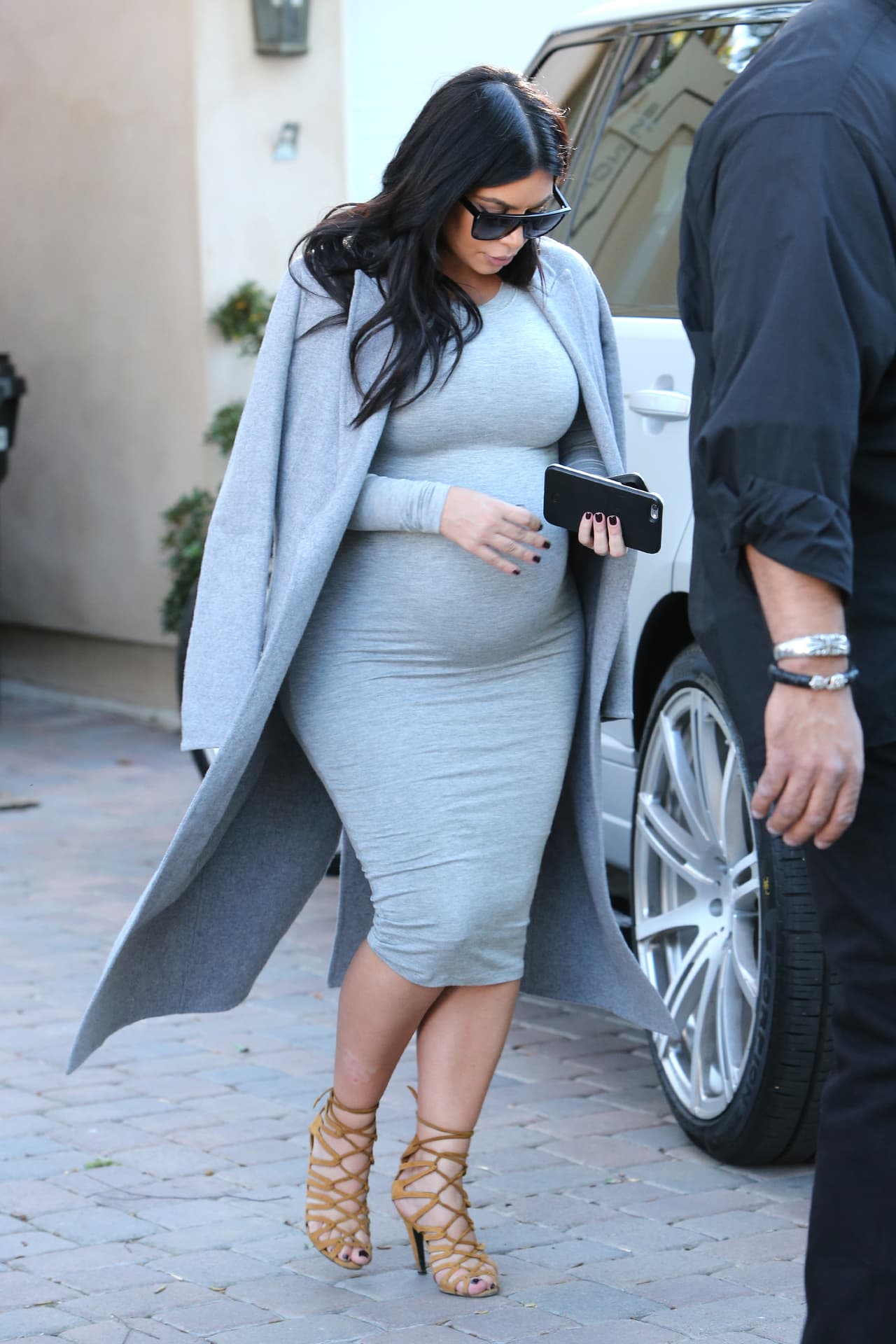 En diciembre de 2012 Kim y Kanye anunciaron que estaban esperando a su primer bebé y así confirmaban su relación amorosa.