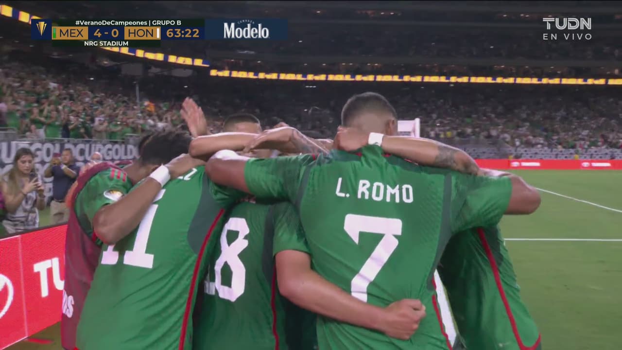 ¡Ya es goleada! Chávez aprovecha un rebote para poner el 4-0 de México